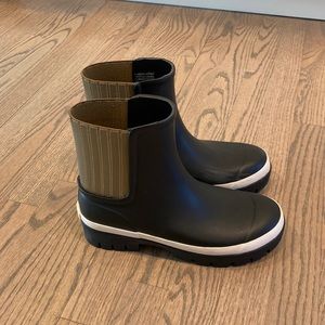 EUC Tory Burch Rain ‘Hurricane’ Boot, Sz 8; black/olive/white